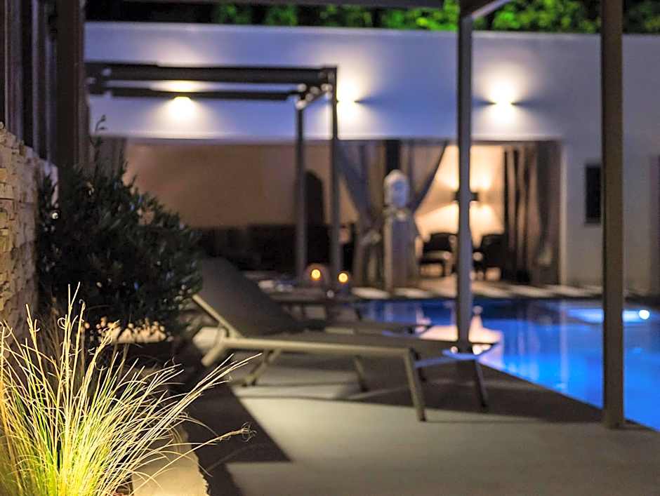 Merangardenvilla adults only