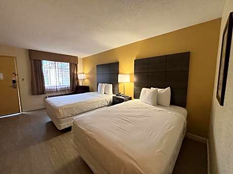 Deluxe Quadruple Room - Non-Smoking