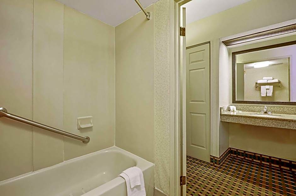 La Quinta Inn by Wyndham Columbia SE / Fort Jackson