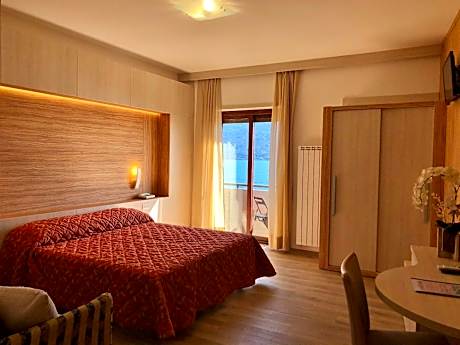 Deluxe Room with Lake View