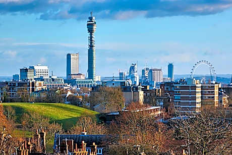 One-Bedroom Suite with Terrace - Club Lounge Access/High Floor