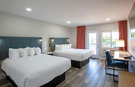 2 Queen Beds Courtyard View Non-Smoking