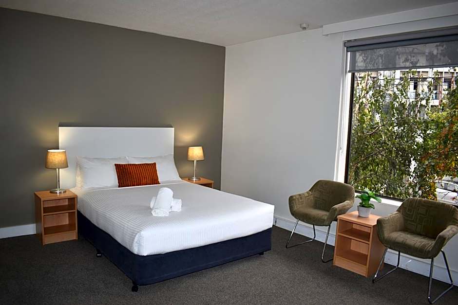 Cosmopolitan Hotel and Apartments