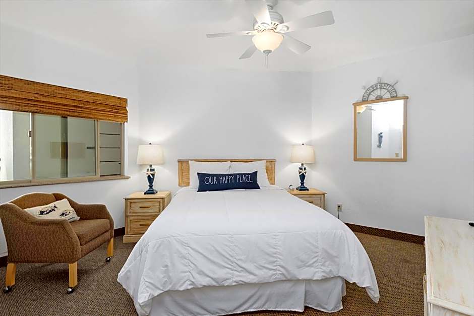 Beach House Inn & Suites