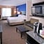 Holiday Inn Express & Suites BAKERSFIELD AIRPORT