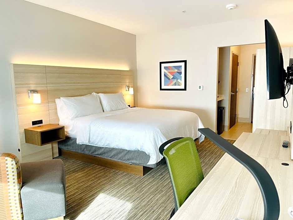 Photo 1 of 1 of 1 King Bed, Hearing Accessible, Roll in Shower
