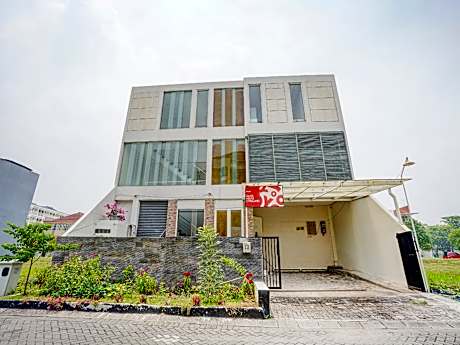 OYO Life 90606 Glass House Citraland Syariah
