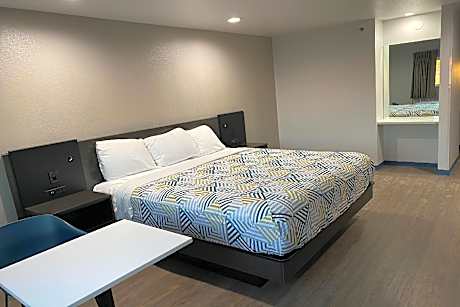1 King Bed | Non-Smoking, Micfridge, Sofa-Bed