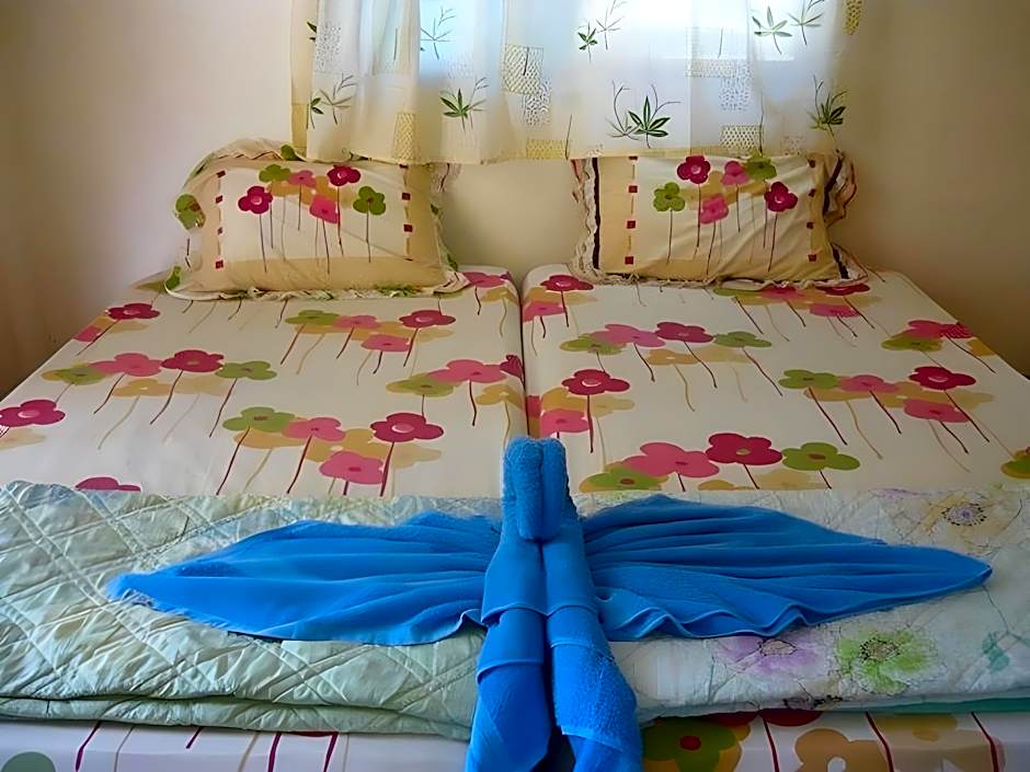 Day Night Bungalow & Bar