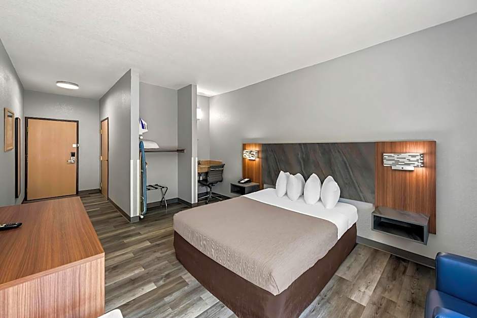 Quality Inn & Suites Manhattan