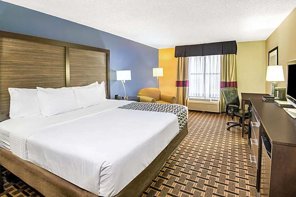 La Quinta Inn & Suites by Wyndham Denison - North Lake Texoma