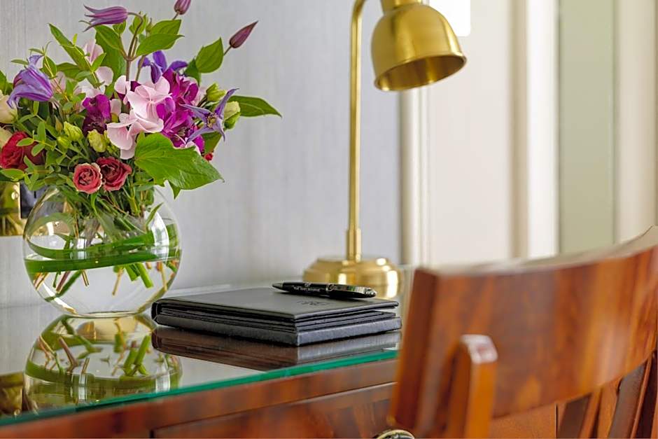 The Shelbourne, Autograph Collection