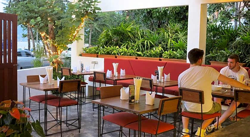 The Front Hotel and Apartments