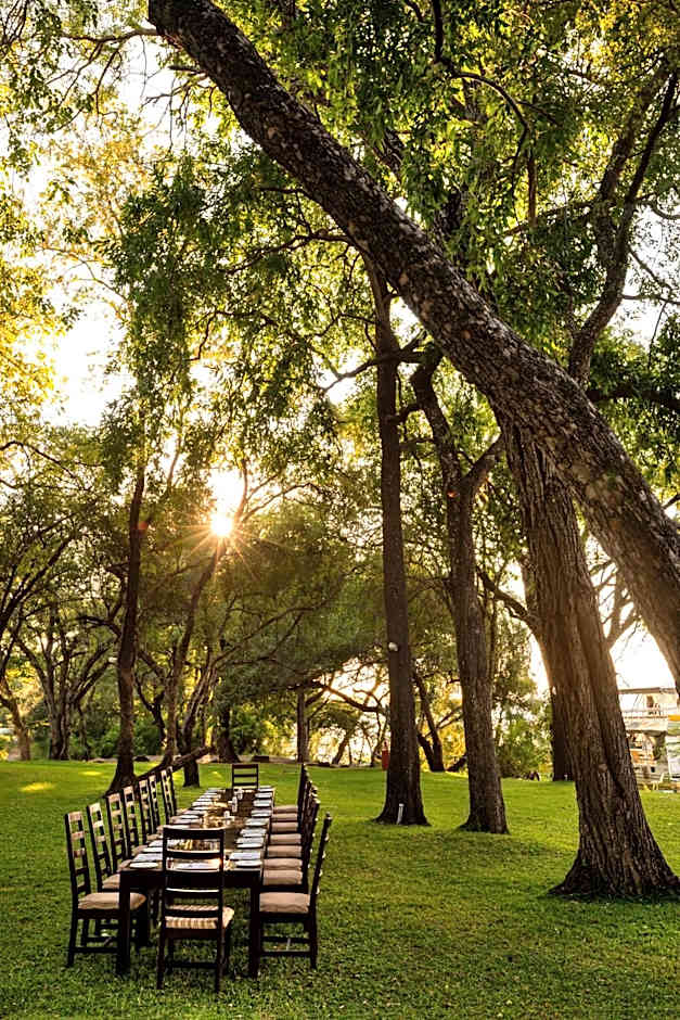 Azambezi River Lodge