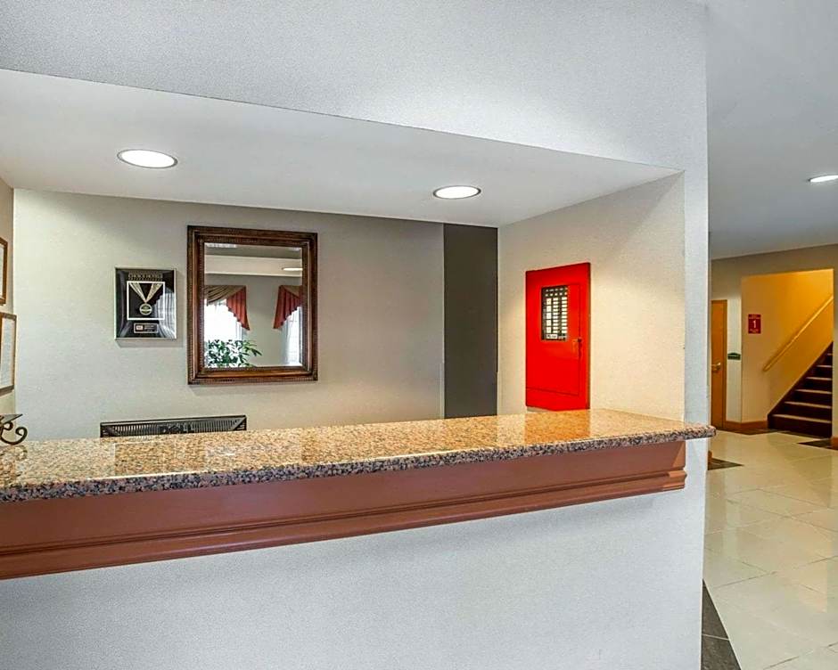 Econo Lodge Brunswick Travel Center