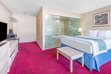 1 King Bed Deluxe Room Non-Smoking