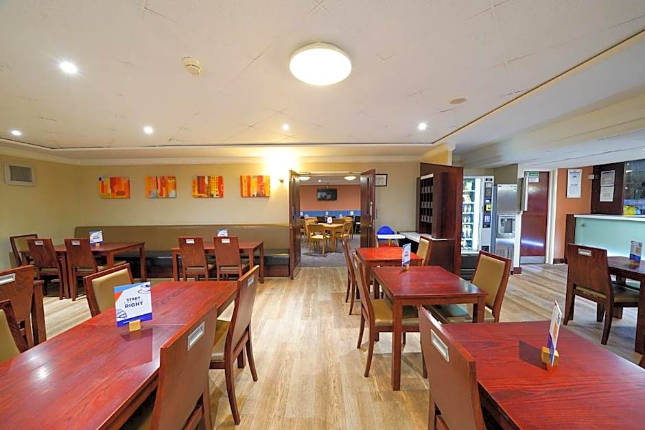 Holiday Inn Express Glenrothes By IHG