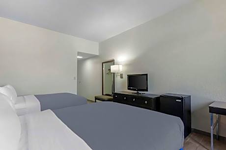 2 Queen Beds Nonsmoking