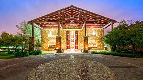 Riboville Boutique Hotel And Restaurant