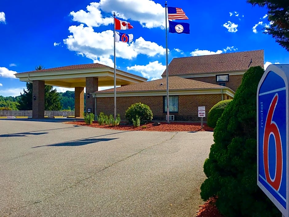 Motel 6 Hillsville, VA
