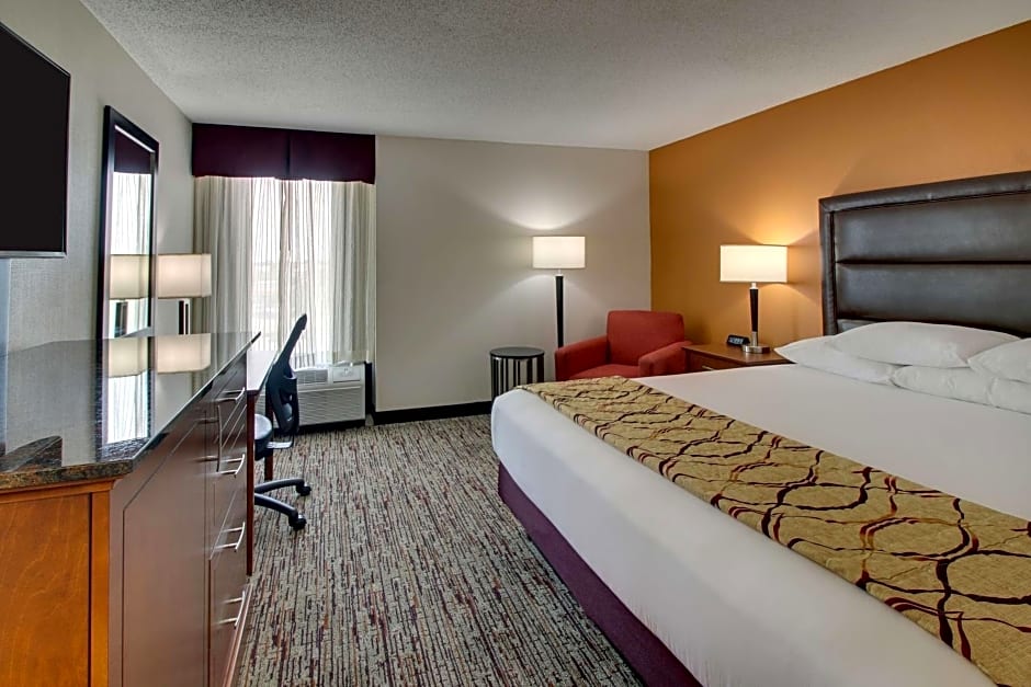 DRURY INN & SUITES EVANSVILLE EAST