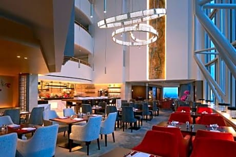 Horizon Darling Harbor King with Club lounge Access