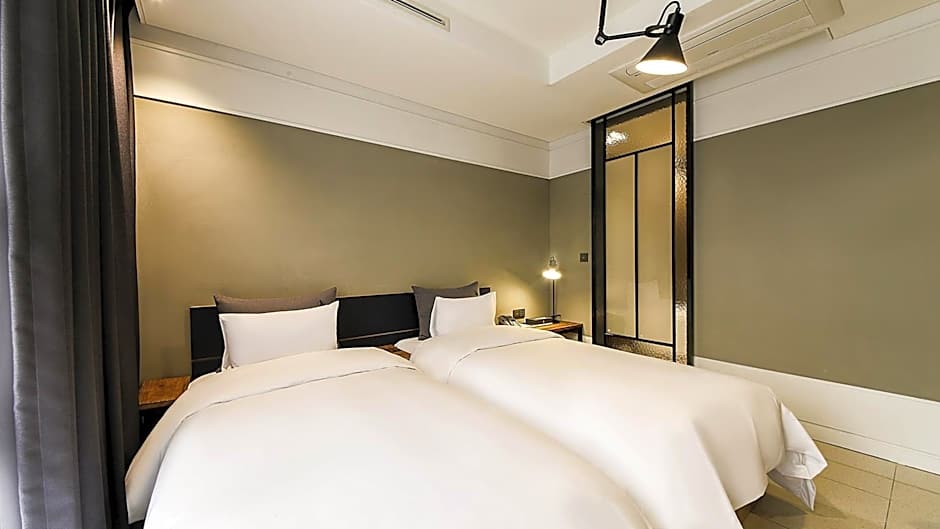 Yeoubi Hotel