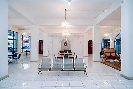 RedDoorz Plus @ Hotel Surya Solo