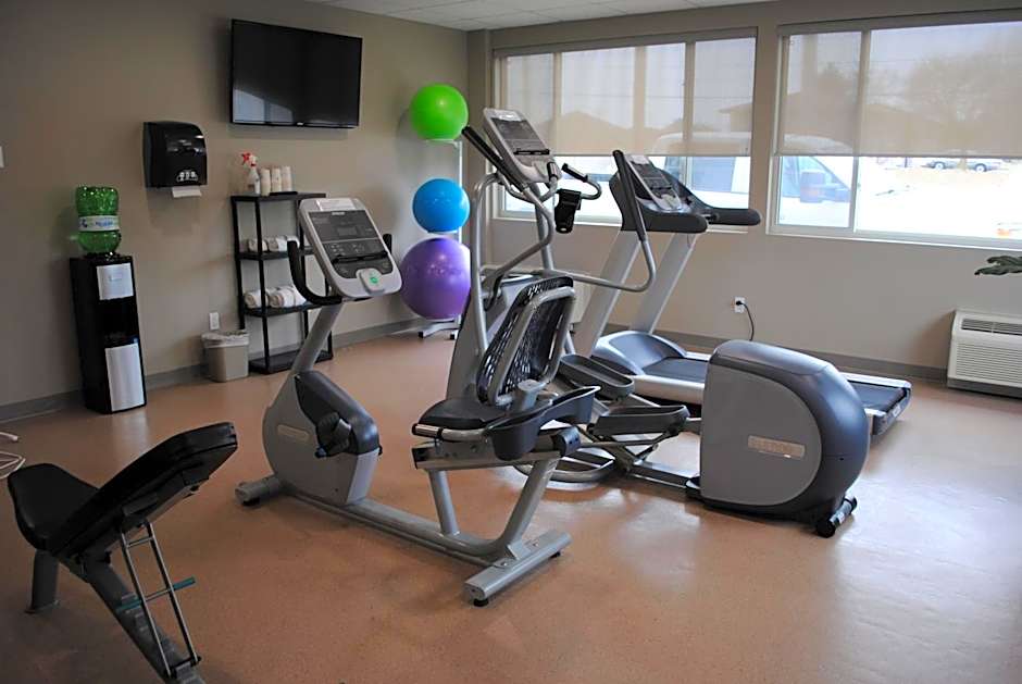 Days Inn & Suites by Wyndham Lindsay