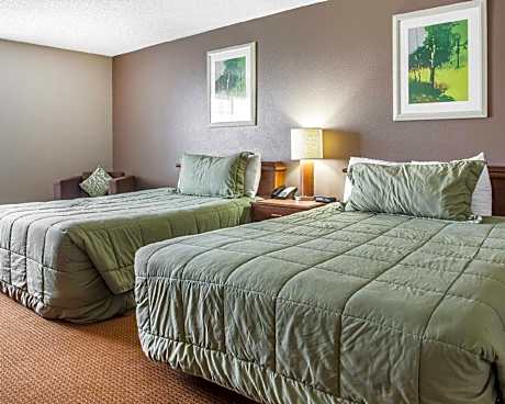 2 Queen Beds - Non-Smoking