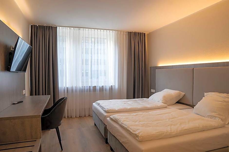 Diamonds Hotel