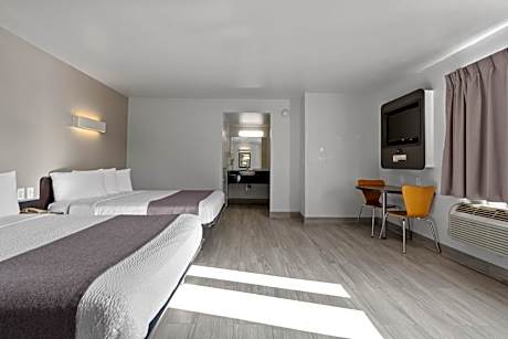 Deluxe Queen Room with Two Queen Beds - Non-Smoking