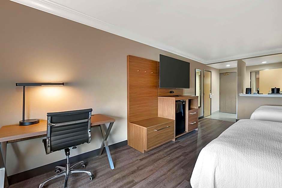 Best Western Plus Newport Mesa Inn