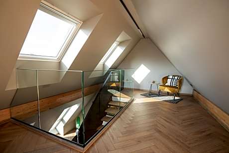 Studio - Split Level