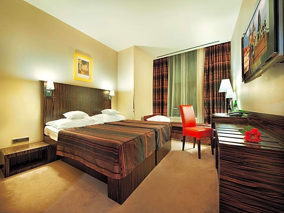 Ea Hotel Crystal Palace