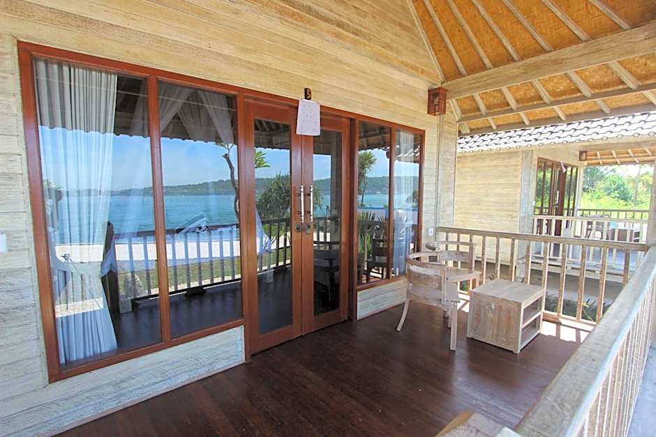 Ombak Bay Lembongan