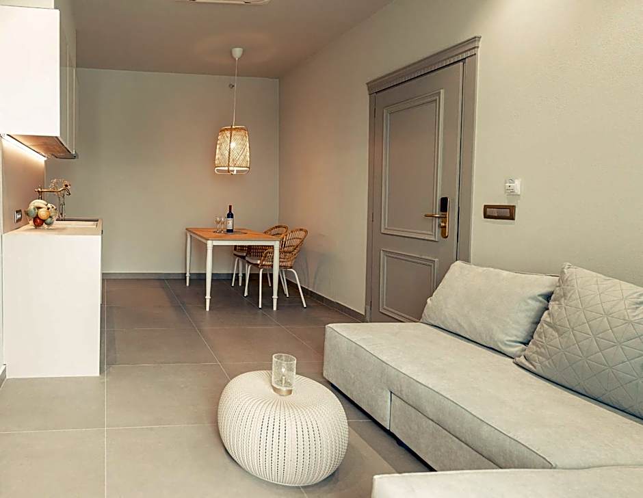 IO Luxury Pool & Hot Tub Suites