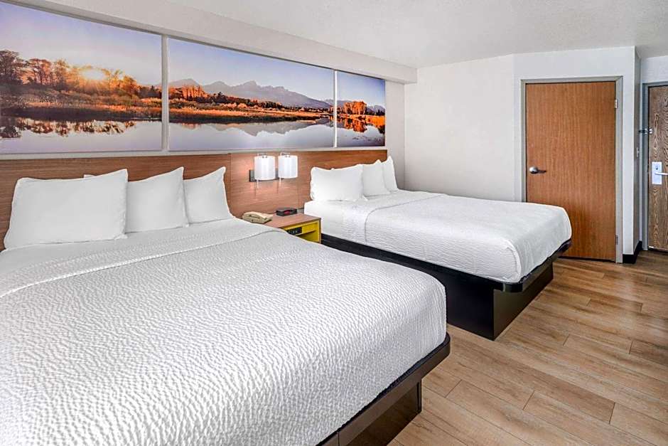 Days Inn & Suites by Wyndham Greeley