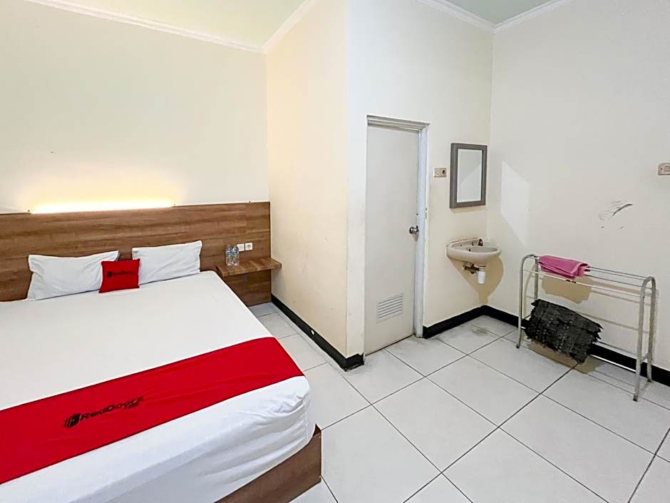 RedDoorz at Hotel Mutiara Ponorogo
