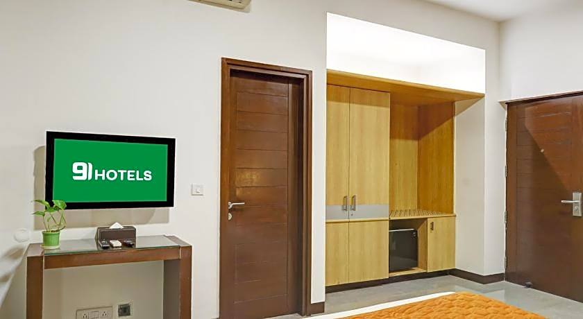 Stately Suites - Golf Course Road