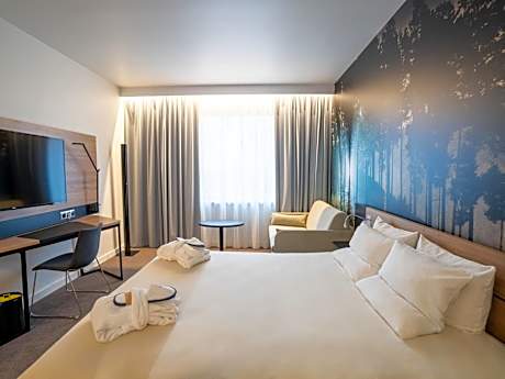 Executive Queen Room with Sofa