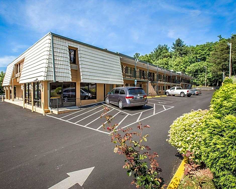 Econo Lodge Biltmore