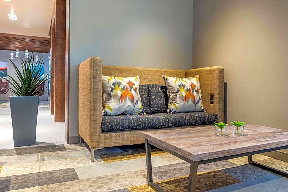 Cambria Hotel Milwaukee Downtown