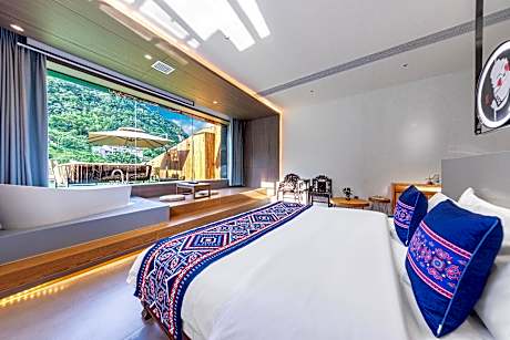 Luxury Mountain View Room