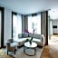 ALEX - Lakefront Lifestyle Hotel & Suites