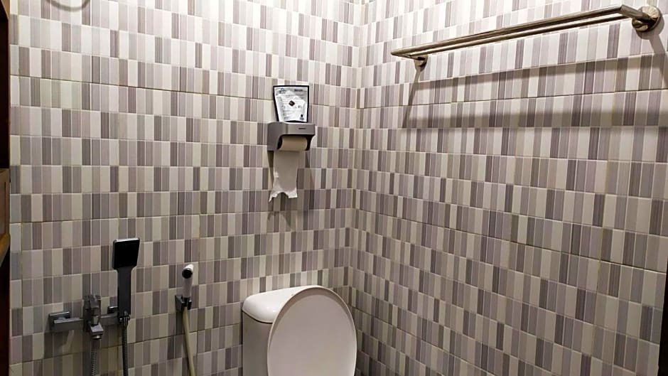 Omah Leren Mitra RedDoorz near Gembiraloka Zoo Yogyakarta