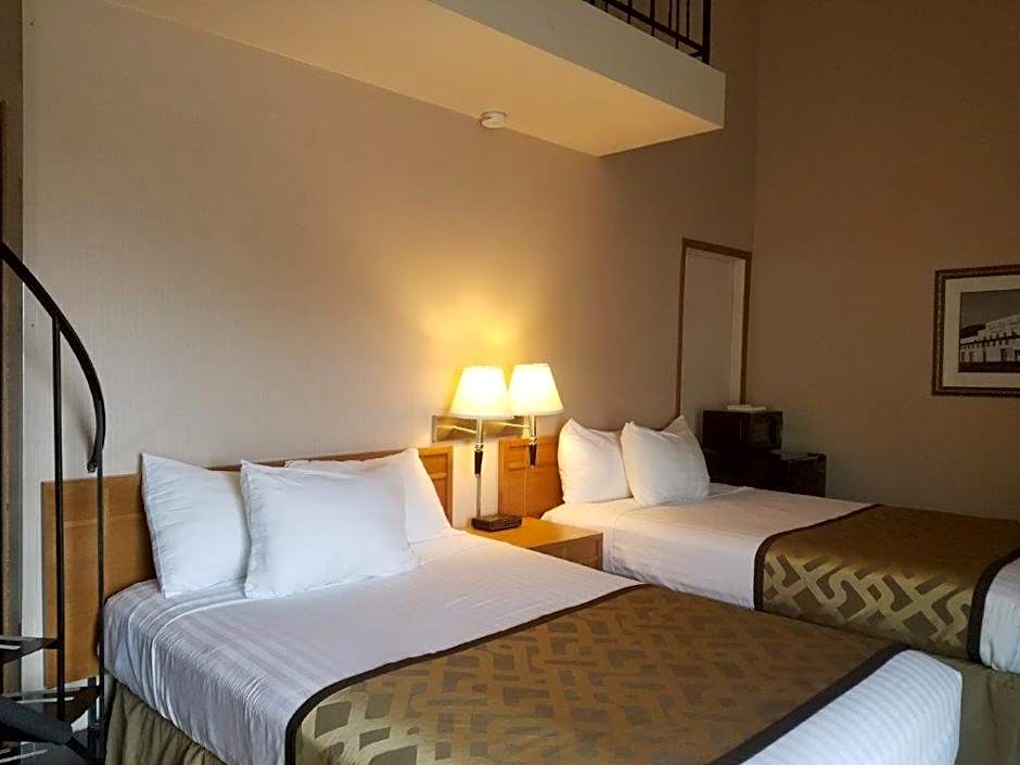 RiverTree Inn & Suites