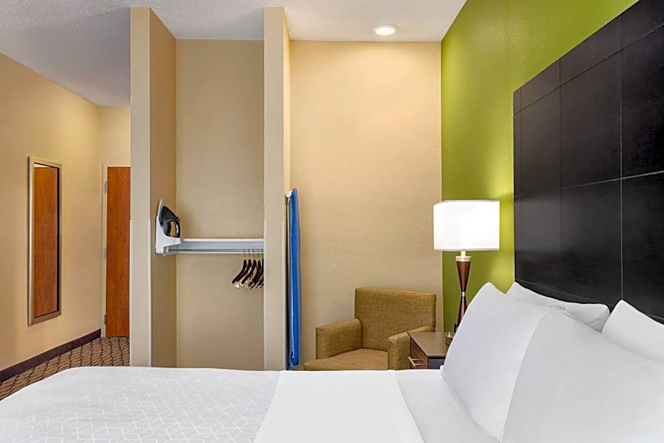 Holiday Inn Express Hotel & Suites Edmond By IHG