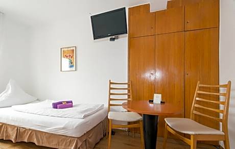 Single Room with Shared Bathroom