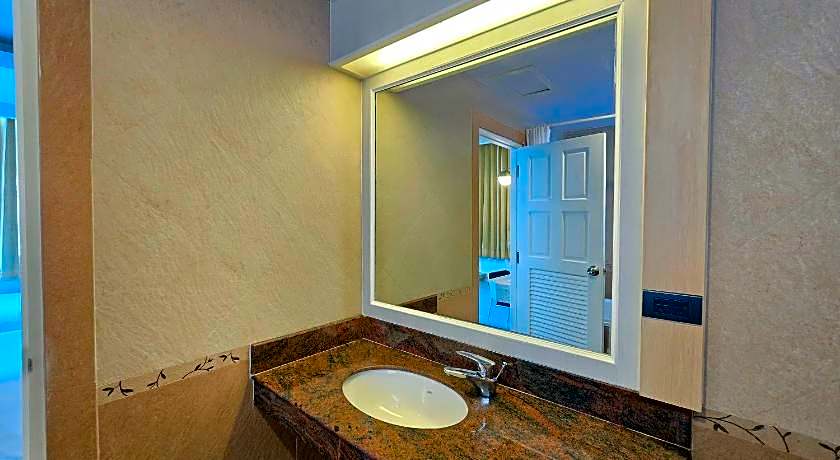 Sira Boutique - Newly renovated